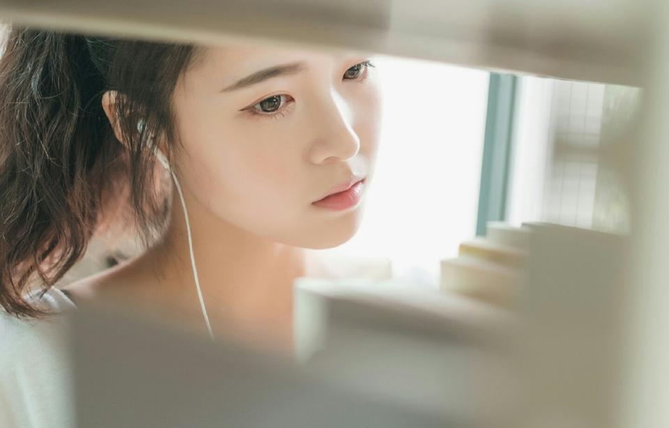 我相信，真正在乎我的人是不会被别人抢走的，无论是友情，还是爱情。——三毛